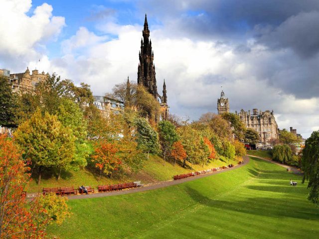 The Most Beautiful City in Northern Europe: Edinburgh, Scotland