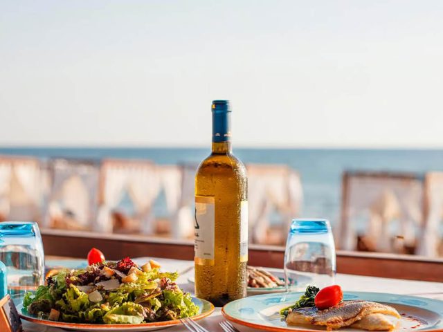 What to Eat and Drink in Greece: A Food Lover’s Guide